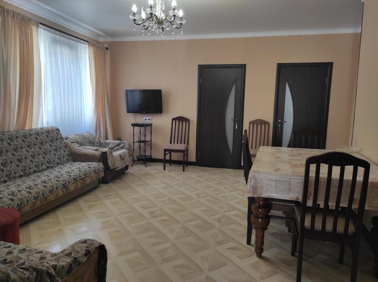 Hotel Гостевой Дом Лума Sochumi Exterior foto