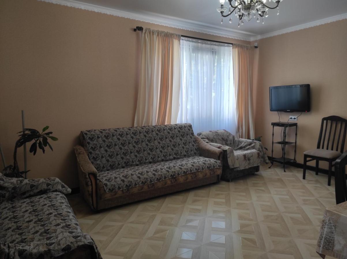 Hotel Гостевой Дом Лума Sochumi Exterior foto